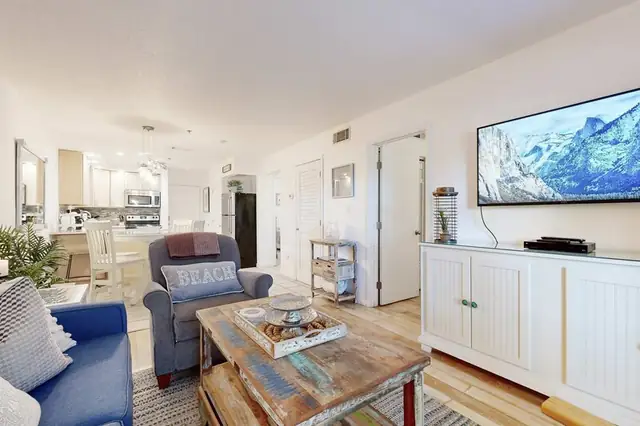 Living room at Fiddler’s Cove 4B